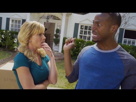 【船長】還有什麼比她坐床邊看你運動，還傳自拍照給你看更可怕呢《鬼屋電影 A
  Haunted House》