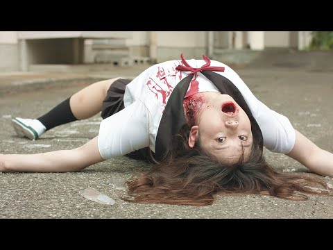 喪屍病毒在校園爆發，四名美女高中生開掛打喪屍，日本漫改電影《學園孤島真人版》