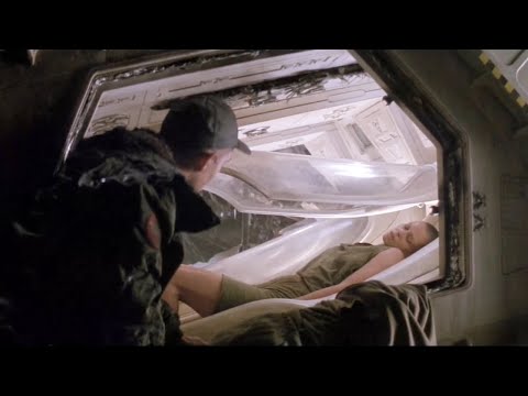 關押男犯人的星球，突然飄來一個女人，肚子裡還懷了可怕的東西