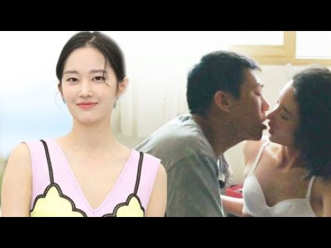 男子送了青梅竹馬一塊表就將她推倒在床,女孩甚至還跳了一段果舞表演