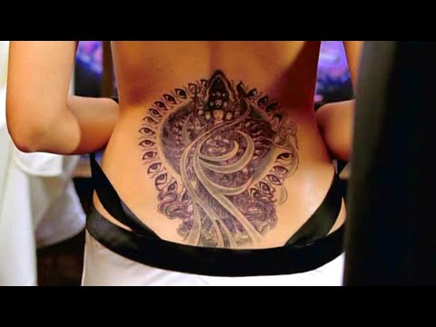 男主看見女孩被欺負，英雄救美打跑壞人，沒想到女孩是黑幫老大！