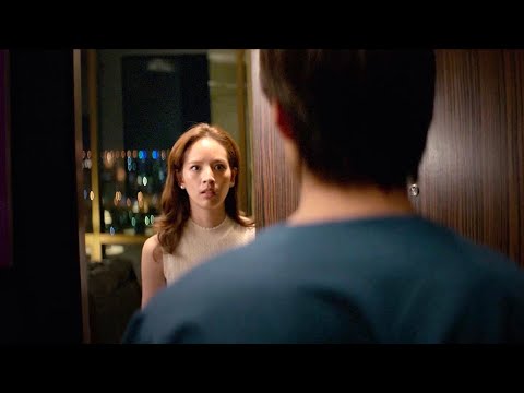 【谷阿莫】他們想靠人?合作來找出真正讓人看到?的方法，所以其中一人決定先變成?2021《猛鬼實驗室》