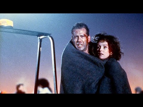 恐怖分子控制塔台，妻子乘機無法降落，約翰一火機炸爆一架飛機當路標！簡直不要太刺激！