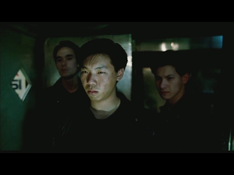 【宇哥】7旬中国老人在美国被10多个小流氓围攻，施展太极拳全给干趴下【宇哥讲电影】