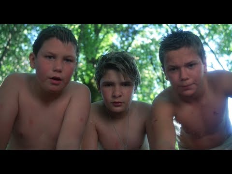 【宇哥】男孩们在树林里发现一具尸体，决定用它干件大事……《伴我同行》【宇哥讲电影】