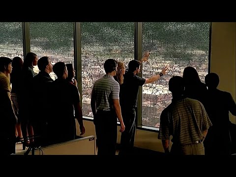 【宇哥】蝗虫群来袭，人们以为隔着玻璃没事，几分钟后扑了进来《蝗虫过境》【宇哥讲电影】