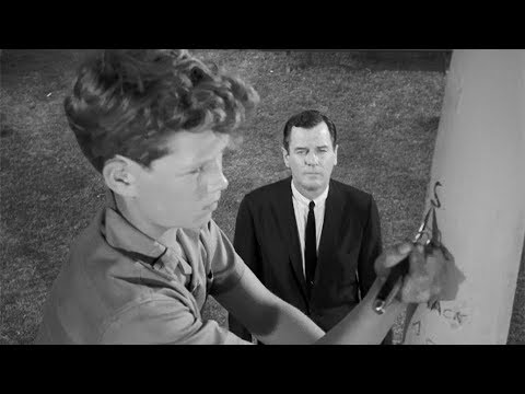 【宇哥】男人回到25年前对自己说了一句话，却因此成了瘸子：高分美剧《阴阳魔界：近在咫尺》【宇哥讲电影】