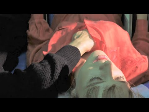 好羞耻，小夥撿到奇怪妹子，一到晚上就要求那個！小夥簡直爽翻了！大尺度懸疑愛情电影《紅松鼠殺人事件》