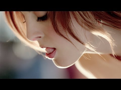 13岁男孩和22岁女老师在学校礼堂里搞了起来，却被全校师生看到！男孩最后成了全美明星！