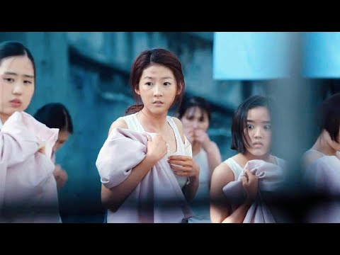 一群女孩被骗到日本，迎接她的是十几个日本男人，被迫干起了难以启齿的事！电影《雪路》