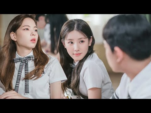 美女爲了報復前男友和塑料閨蜜竟找帥哥假扮情侶,結果假姓真愛了