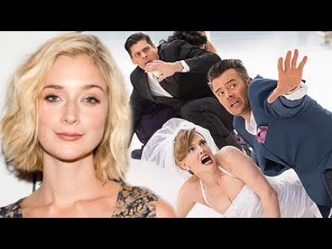 【分分妹】美女為了錢扒光自己躺進浴池,供在場所有人觀看其表演限制級