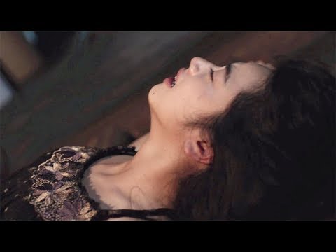 老师把手伸进妹子的裙子里，妹子没有反抗，原因只是想来中国比赛？